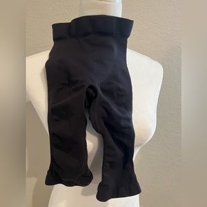 Skims high waisted above the knee short size S/M color onyx new without tags